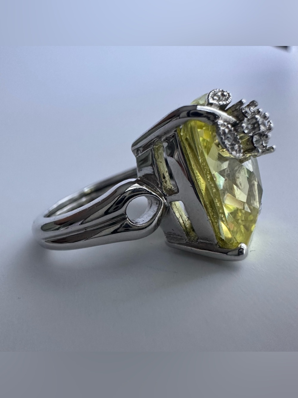 Vintage Green stone Ring Size 6